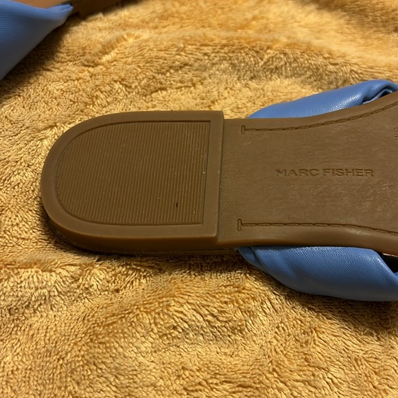NWT, Marc Fisher designed elegant flip flop sandals. SKY BLUE leather, size 8M. - Picture 4 of 11